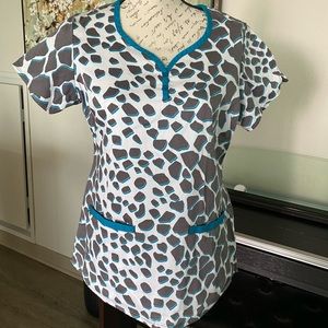 Healing hands scrub top. Size small